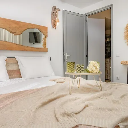 Meltemi Luxury * Nea Roda