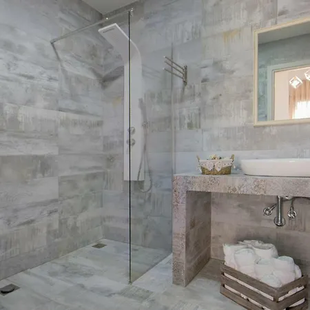 Meltemi Luxury Nea Roda