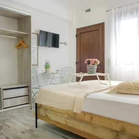 Meltemi Luxury Hotel *