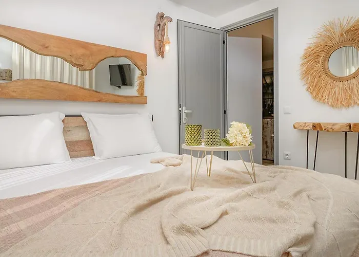 Meltemi Luxury * Nea Roda