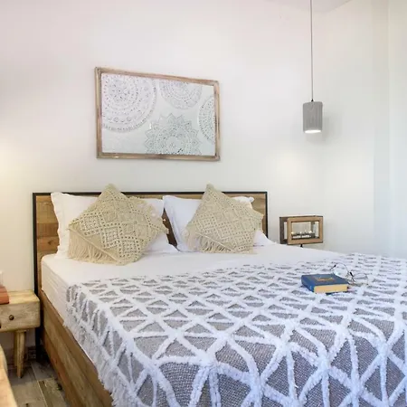 Отель Meltemi Luxury