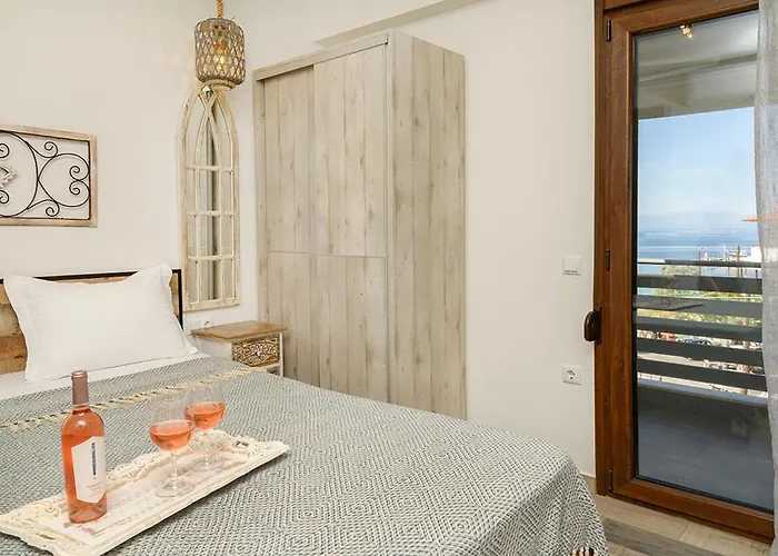 Meltemi Luxury * Nea Roda