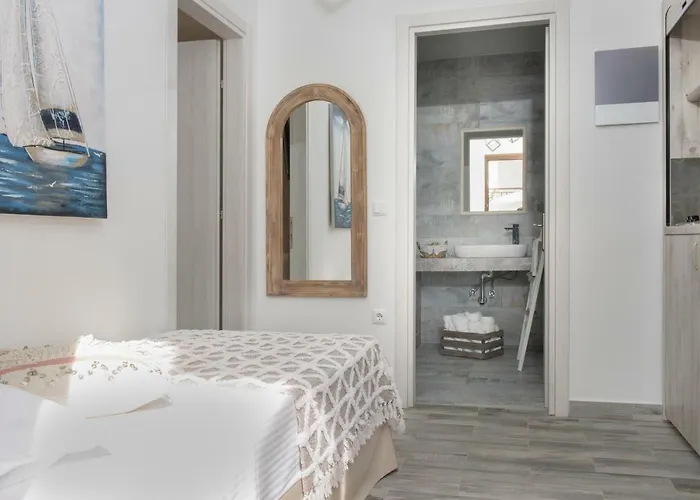 Meltemi Luxury * Nea Roda