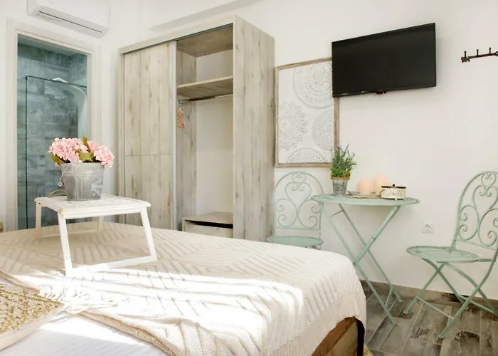 Meltemi Luxury Hotel *