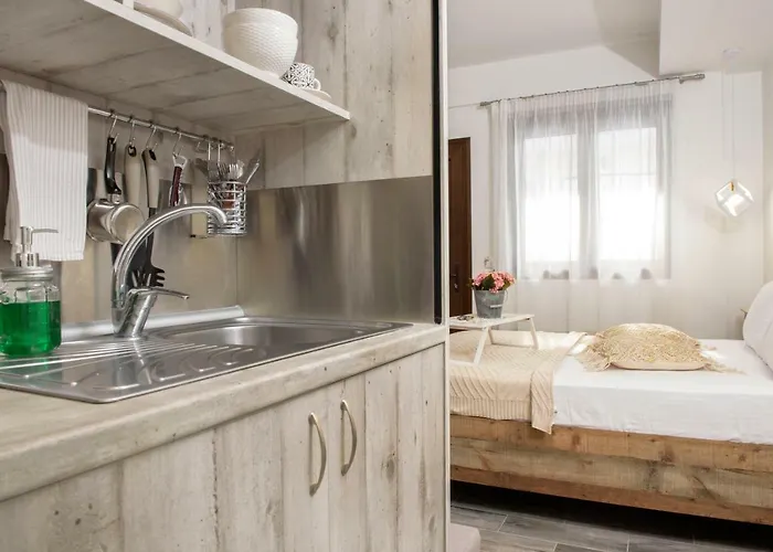 Meltemi Luxury * Nea Roda